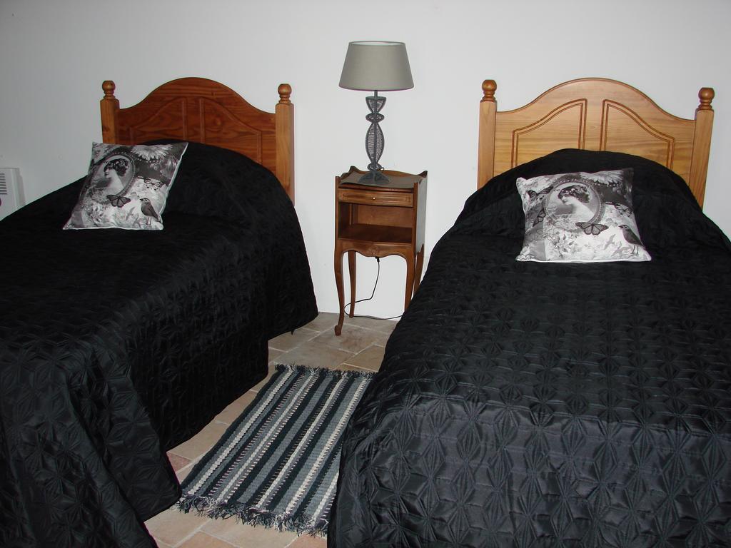 Azille B&B Tour De Saint Anne الغرفة الصورة