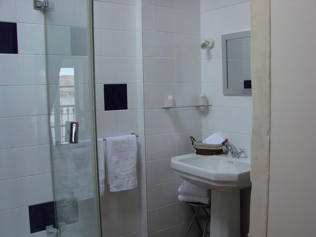 Azille B&B Tour De Saint Anne الغرفة الصورة