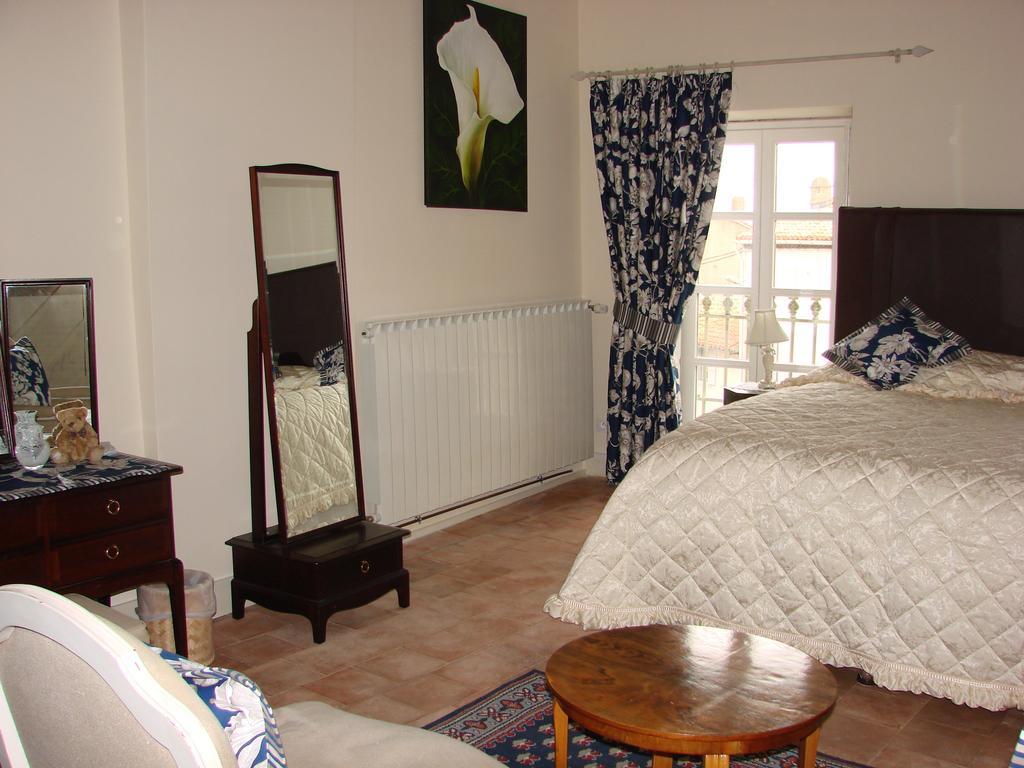 Azille B&B Tour De Saint Anne الغرفة الصورة